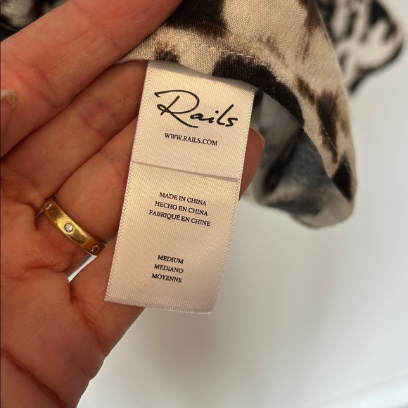 Rails Fable Popover top Blurred Cheetah - Picture 6 of 9